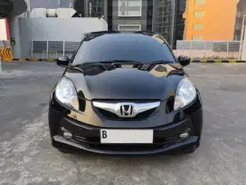 Brio E 1.3 CBU matic tahun 2014 warna hitam
