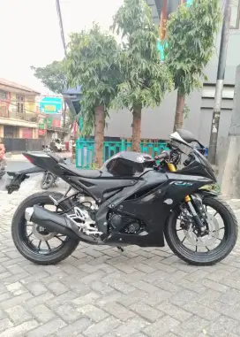 R15 V4 HITAM TH 2022, TERMURAH