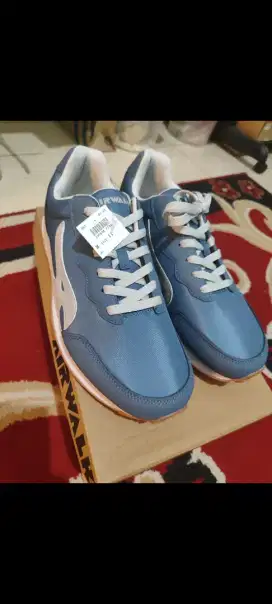 BNIB Airwalk size 44