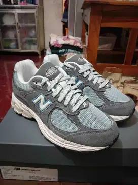 NEW BALANCE 2002R GREY