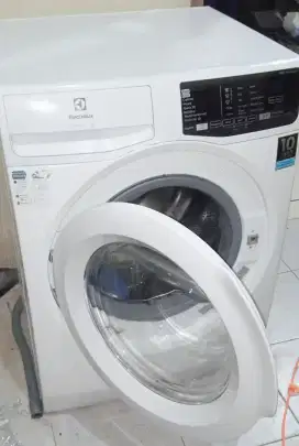 Mesin Cuci frontloading ELECTROLUX  8kg Like new (10 bln beli)