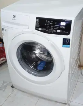 Mesin Cuci frontloading ELECTROLUX  8kg Like new (10 bln beli)
ada dus