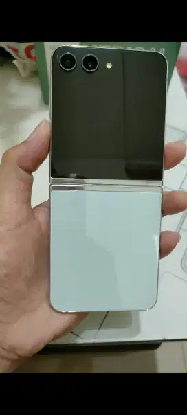 Samsung galaxy Z flip 5 512