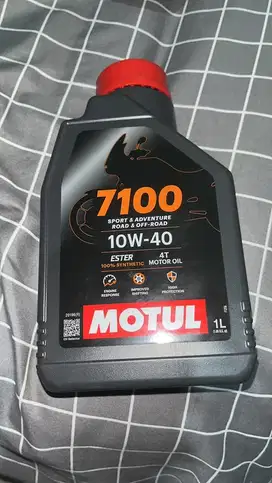 Oli Motul 7100 10W-40