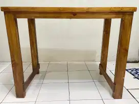 meja makan tinggi