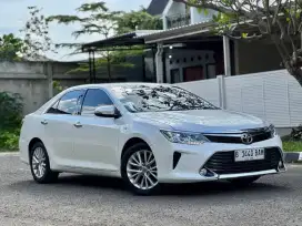 DP 5 JT! Toyota Camry 2.5 V AT 2017 Putih