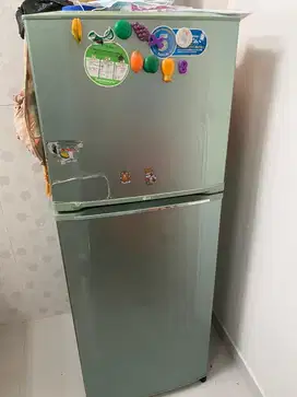 KULKAS LG HIJAU 2 PINTU MASIH BAGUS (TIDAK BISA NEGO)