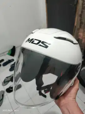 Helm putih MDS XL