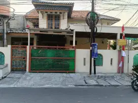 Jual rumah Hoek pinggir jln cocok untk kantor,dan usaha