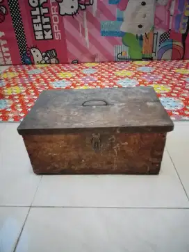 Kotak tempat uang