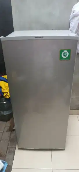 Frezer merek sharp 6 rak