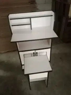 Meja belajar.. Buat meja kasir juga bisa.. Siap pakai..