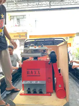 Mesin pembuka ban mobil dan motor