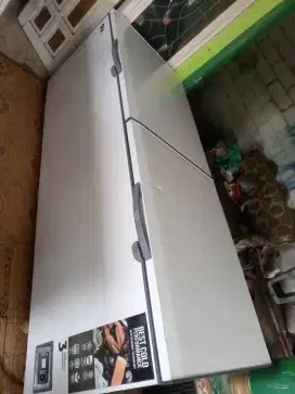 Jual frizzr merek Gea kapasitas 1200Liter