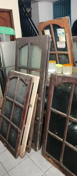Kusen jendela bekas