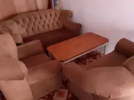 Dijual cepat satu set sofa dan meja