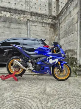Yamaha R25 Movistar
