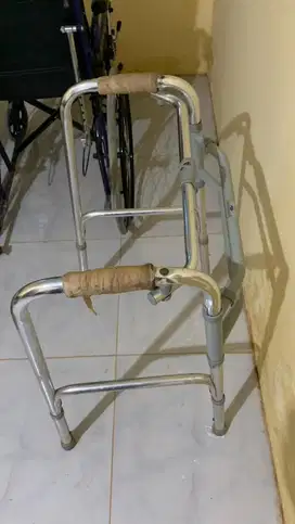 tongkat bantu jalan