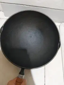 Wajan cast iron wok 26cm