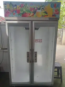 Jual showcase 2 pintu merek GEA kapasitas 800 L kondisi normal