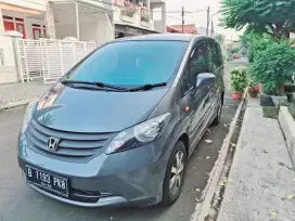Dijual Honda Freed 1.5cc SD AT Mulus terawat Km.60rb plus asuransi