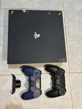 PS4 PRO 1TB CUH-7106B