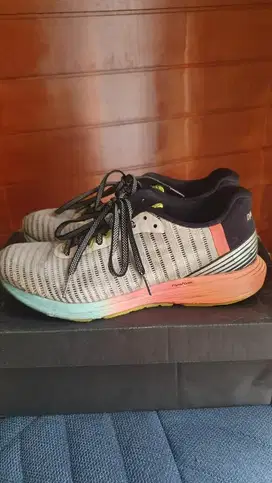 Sepatu olahraga bekas merk Asics size 39