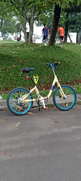 Sepeda lipat minion