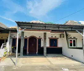 Disewakan Rumah Strategis Tinggal Bawa Baju