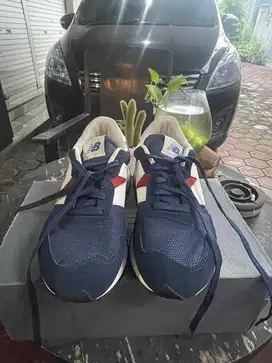 Sepatu New Balance 237