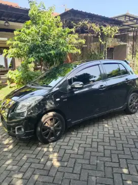 Toyota Yaris E  AT 2011