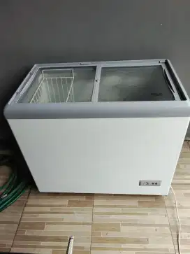 Freezer sliding glass GEA 200 liter beku normal
