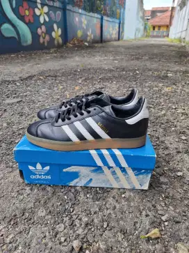 Wts adidas gazelle leather black 43 second