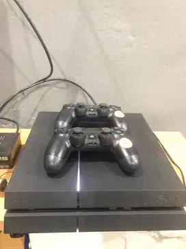 Di jual ps 4 fat original 1 TB versi 12.50 (BISA NEGO)