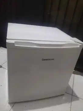 Dijual kulkas mini merk Changhong