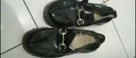 Sepatu wanita hitam