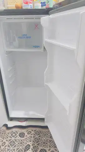 KULKAS 1 PINTU MERK AQUA