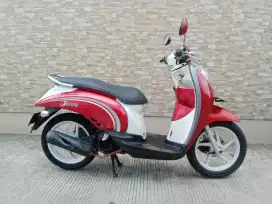 Dijual Honda Scoopy karbu th 2011 mulus komplit pajak panjang