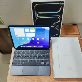 Ipad pro M4 11 inch 256GB Wifi Only Second iBox + magic keyboard