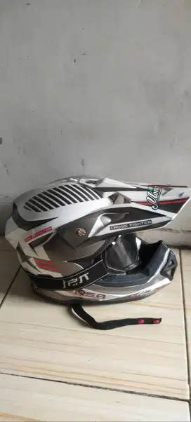 Helm cross Merk monsa