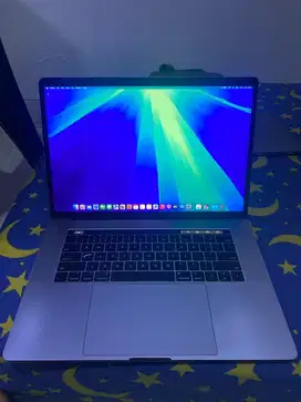 Jual macbook pro 2018 core i7 ukuran 15 inchi