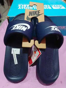 sendal Nike original warna biru  casual UK 40 baru