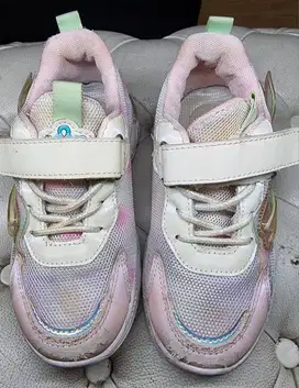 Sepatu anak perempuan uk 32 umur anak 6-8thn