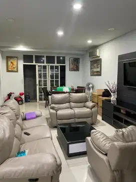 Dijual Rumah Pik 1 Garden House Renovasi 3 Lantai Full