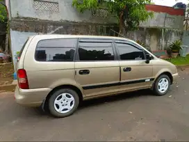 MOBIL HYUNDAI TRAJET DIJUAL
