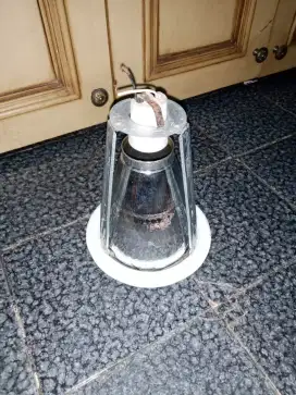 Kap fitting lampu pelafon