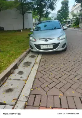Mazda2  AT tahun 2013 1tangan dari bari mobil siap pake pajak panjang