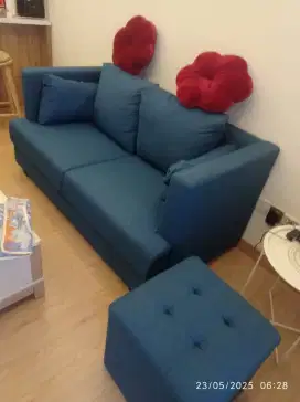 Dijual Sofa 2 Seater Kondisi 95% Baru