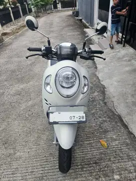 New scoopy prestige 2023 terawat berwarna putih low KM