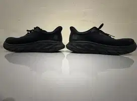 Sepatu HOKA ARAHI 7